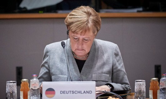 Gjermania drejt shtetrrethimit: Merkel kerkon bashkepunimin e Bundestagut
